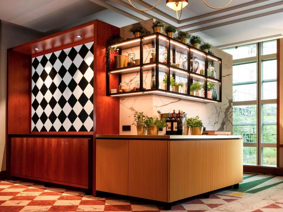 Sofitel Luxembourg Europe Hotel Bagian luar foto The bar at the hotel