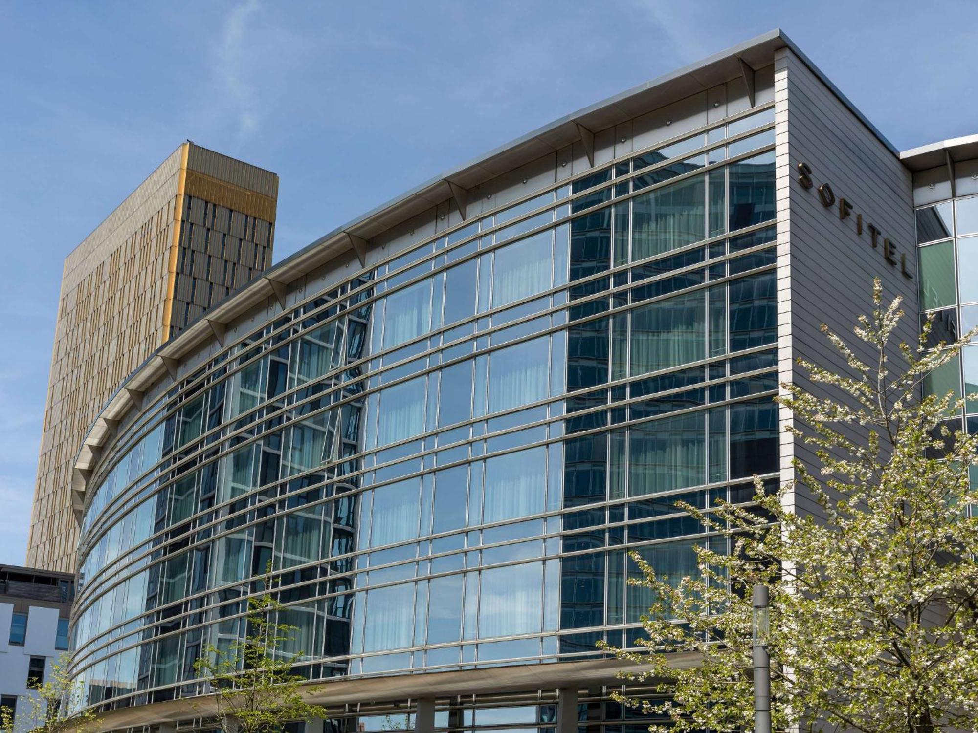 Sofitel Luxembourg Europe Hotel Bagian luar foto The new building of the University of Applied Sciences and Medical University of Southern Tyrol